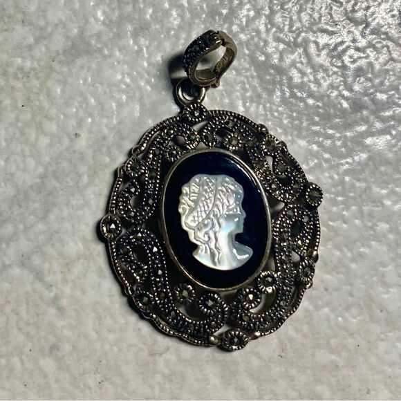 Jewelry - VINTAGE 925 silver Marcasite Cameo Pendant/Charm